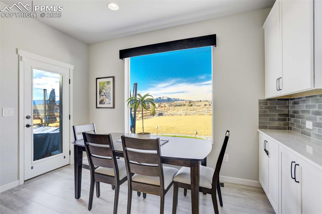 Image 15 of 50: Dining Area