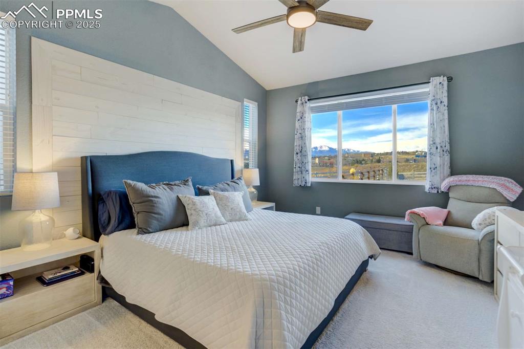 Image 21 of 50: Bedroom