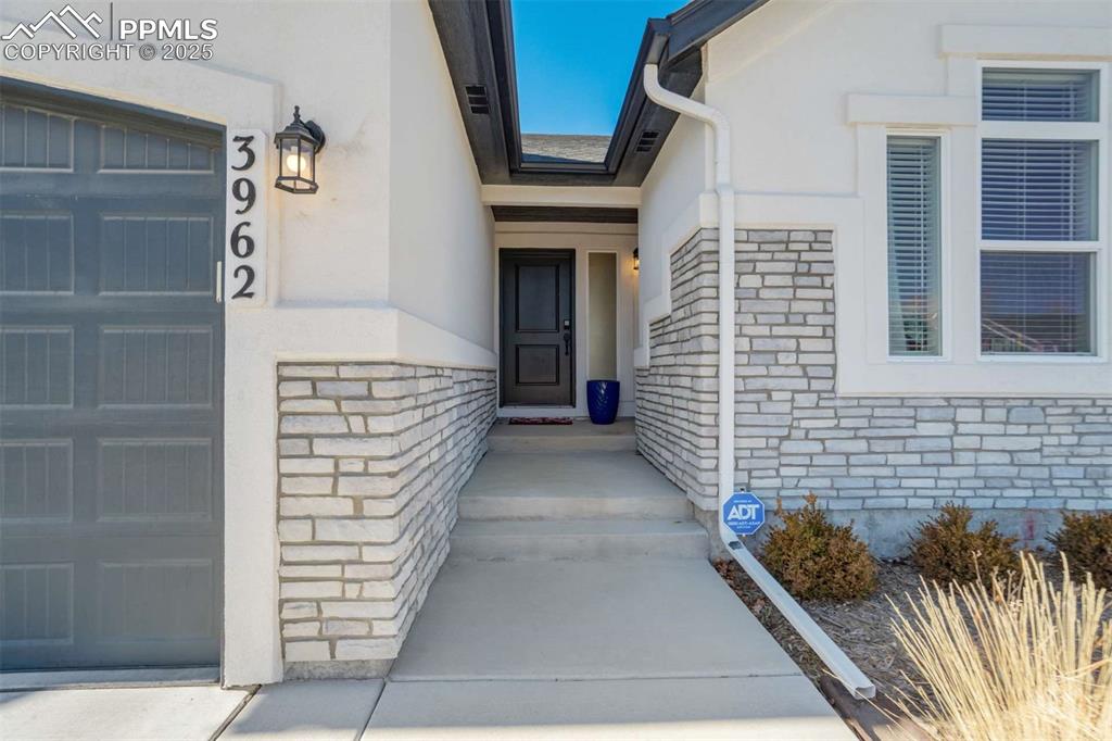 Image 3 of 50: Entry