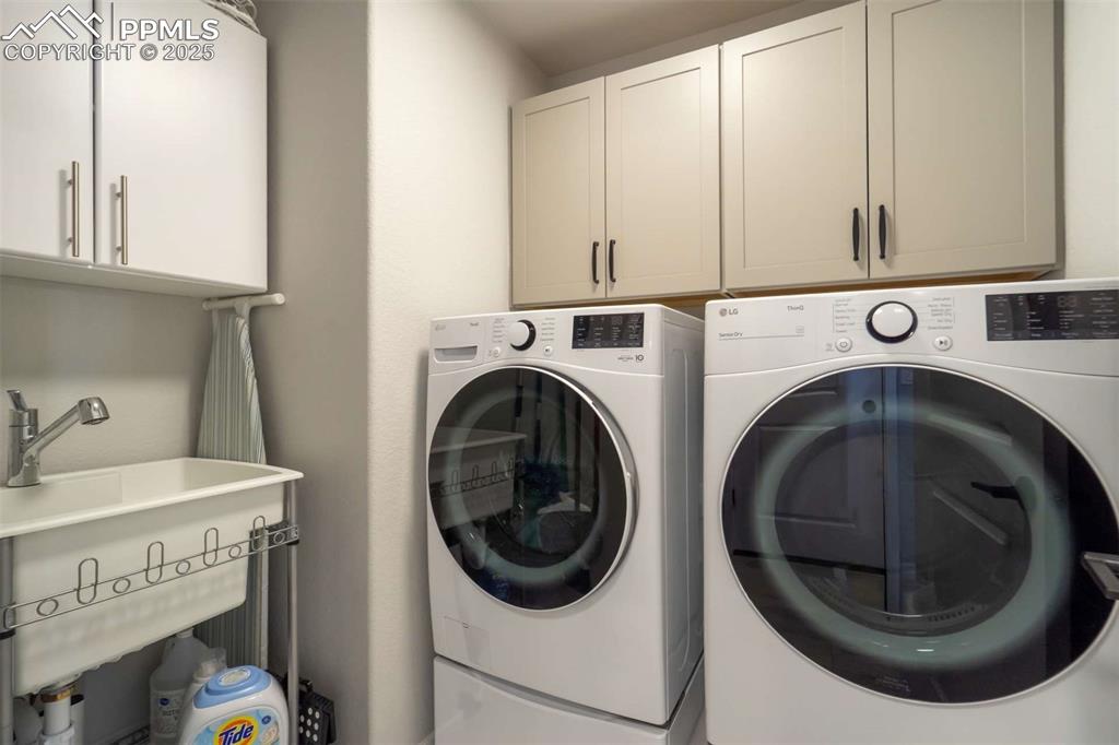 Image 31 of 50: Laundry