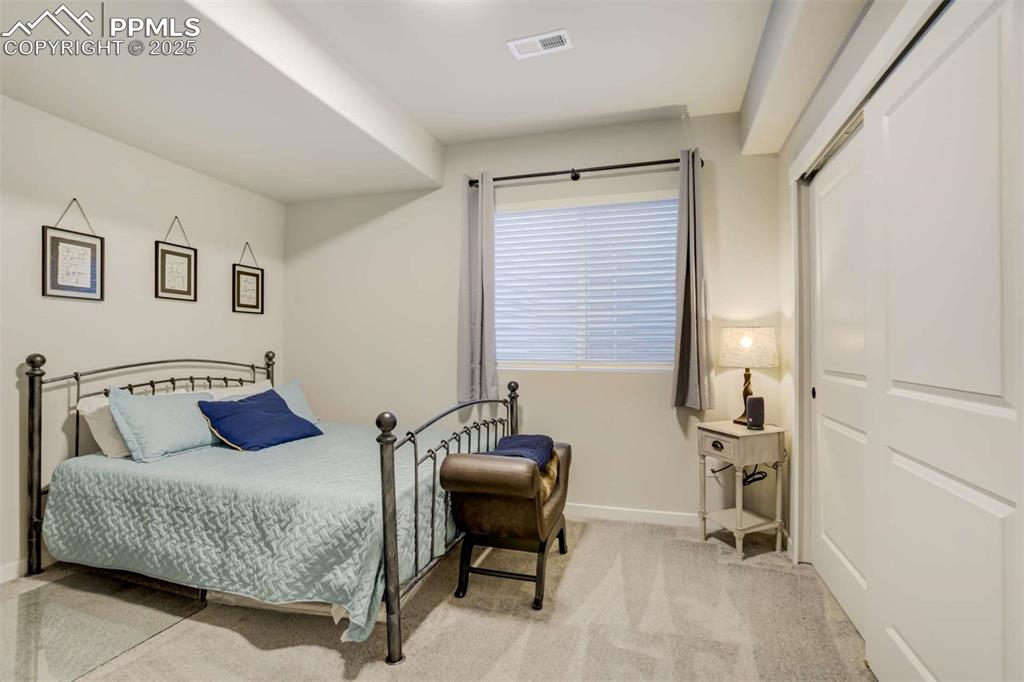 Image 38 of 50: Bedroom