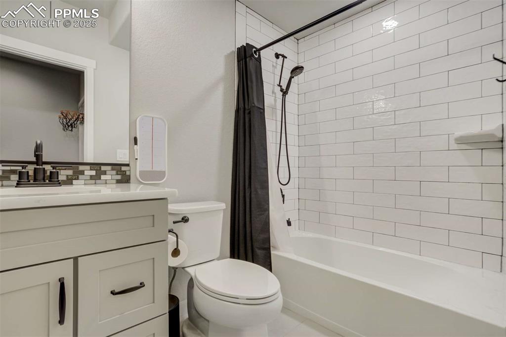 Image 42 of 50: Bathroom