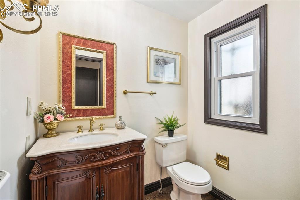 Image 15 of 50: Bathroom