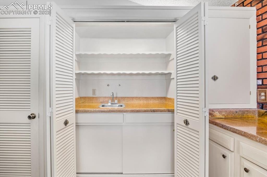 Image 18 of 38: View of washroom