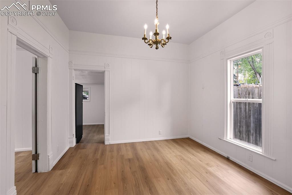 Image 10 of 33: Dining Area