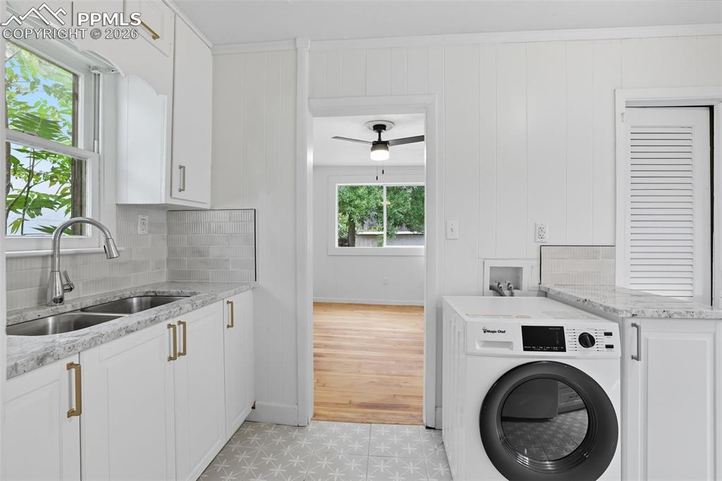 Image 24 of 33: Kitchen