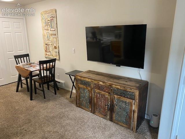 Image 3 of 7: Dining Area