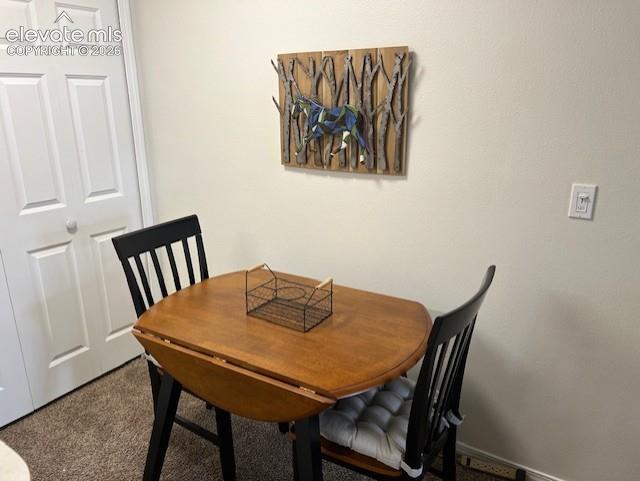 Image 4 of 7: Dining Area