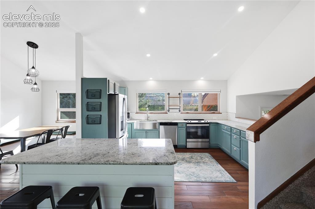 Image 20 of 47: Kitchen
