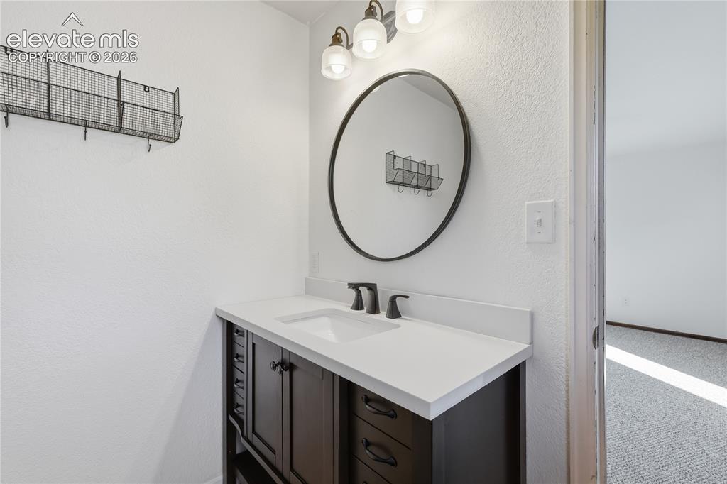 Image 36 of 47: Bathroom