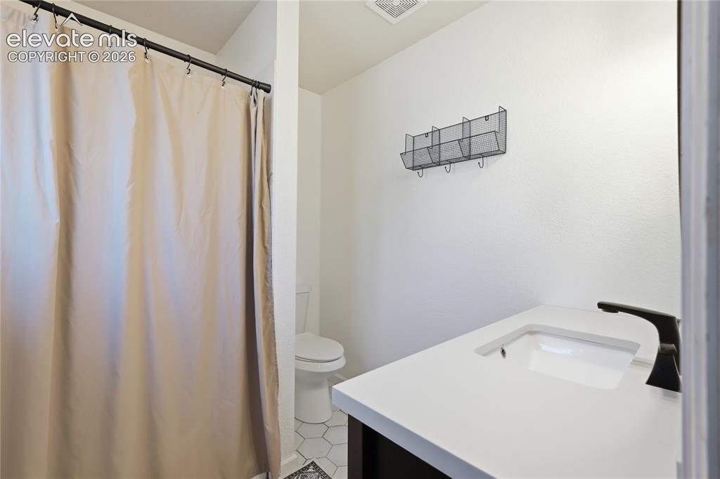Image 47 of 47: Bathroom