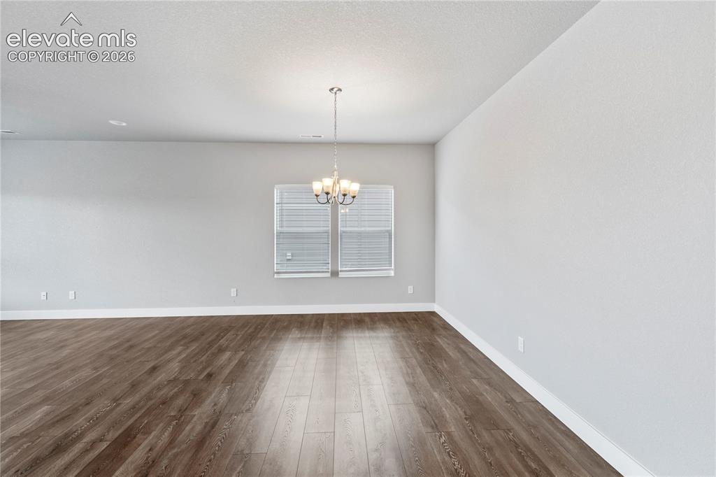 Image 10 of 22: Dining area