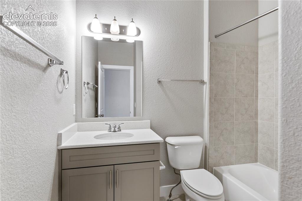 Image 17 of 22: Full bathroom