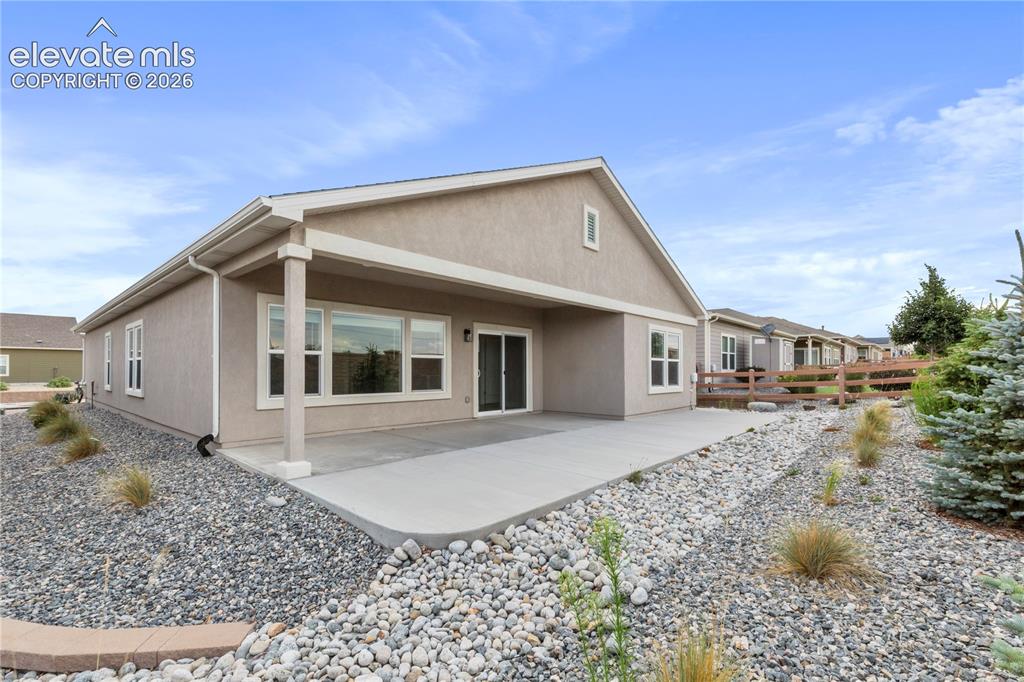 Image 20 of 22: Zero maintenance rear yard