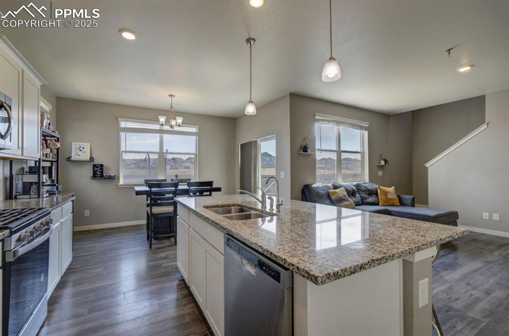 Image 12 of 28: Kitchen