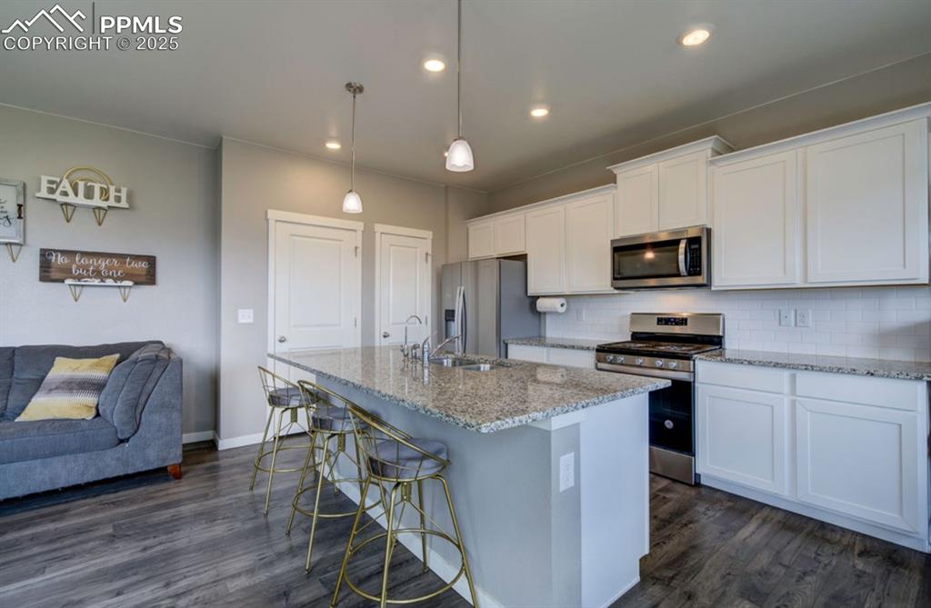 Image 13 of 28: Kitchen