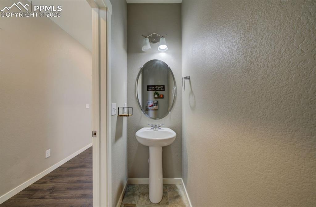 Image 15 of 28: Bathroom