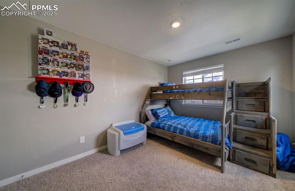 Image 19 of 28: Bedroom