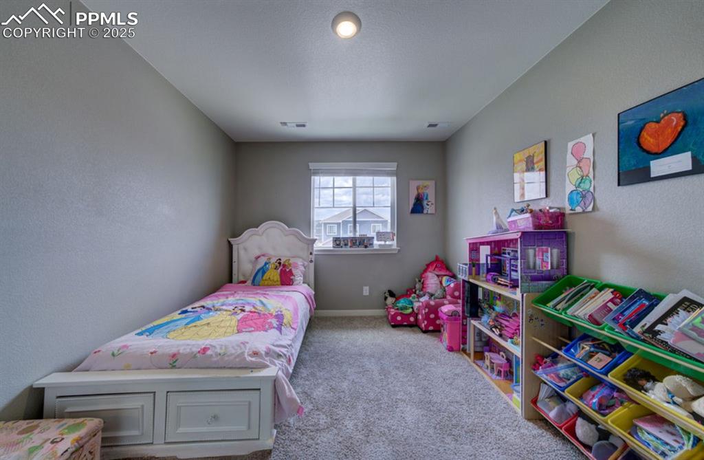 Image 21 of 28: Bedroom