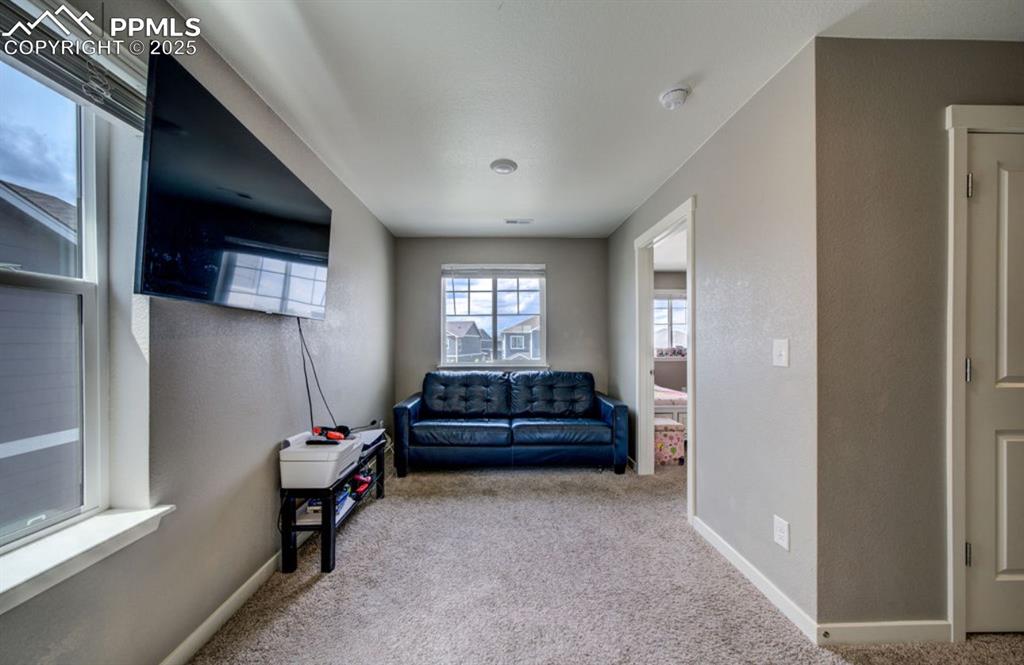 Image 22 of 28: Sitting Room