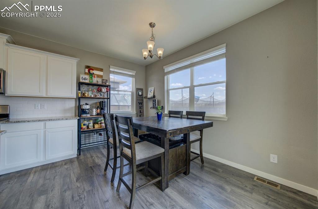 Image 9 of 28: Dining Area