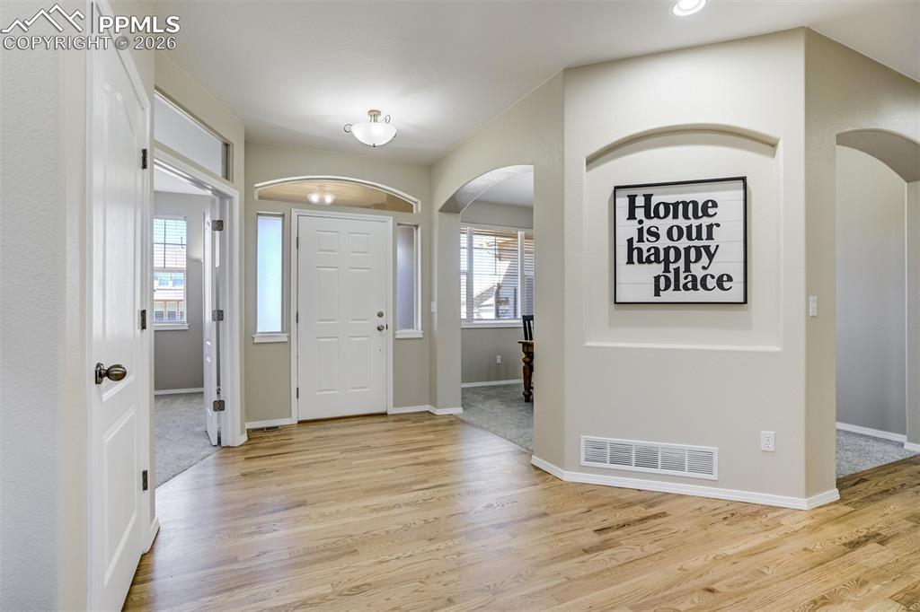 Image 18 of 49: Entry