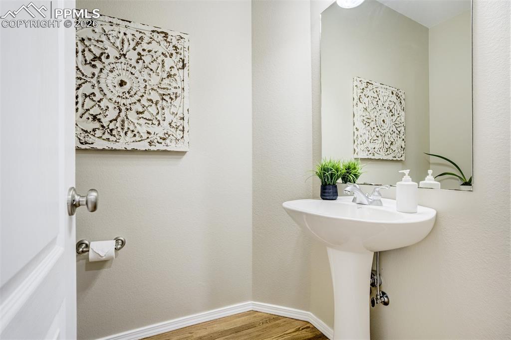 Image 22 of 49: Bathroom