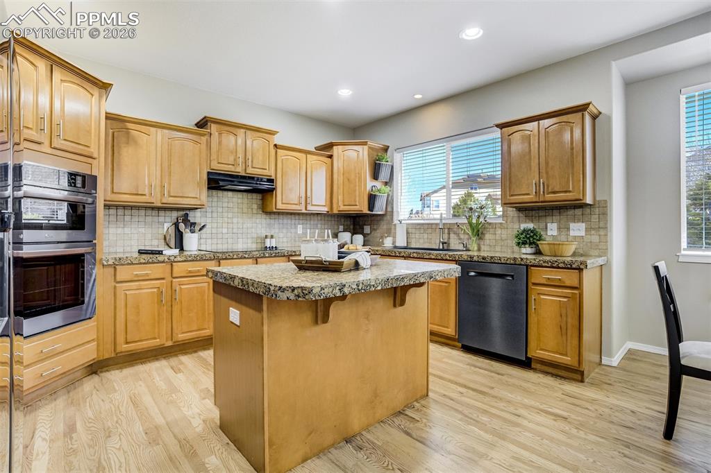 Image 3 of 49: Kitchen