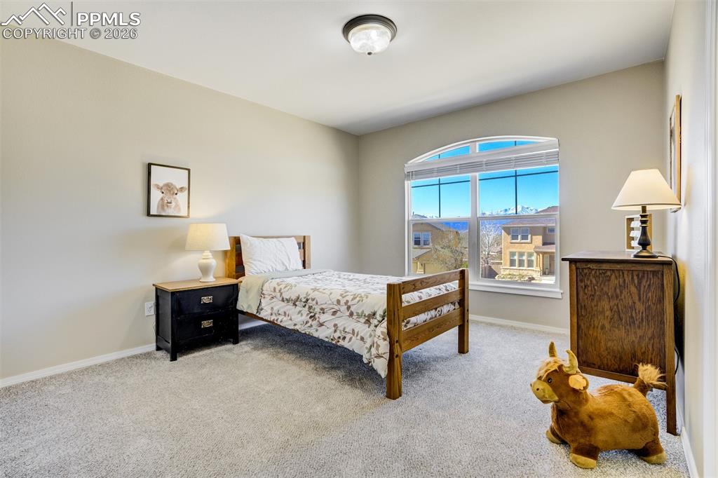 Image 33 of 49: Bedroom