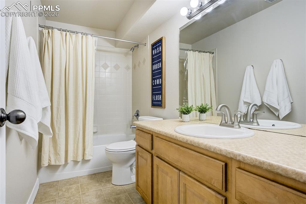 Image 44 of 49: Bathroom