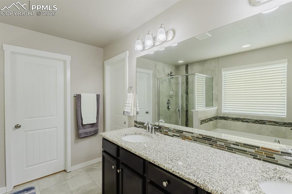 Image 19 of 37: Bathroom