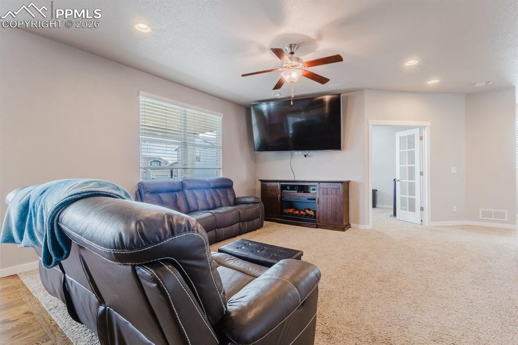 Image 5 of 37: Living Room