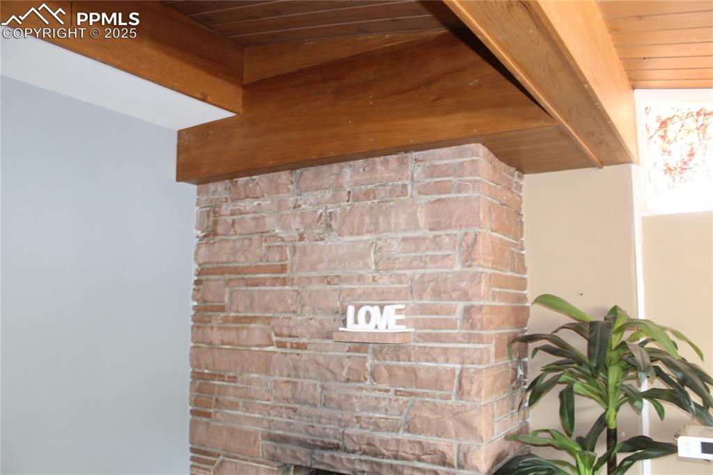 Image 4 of 4: Plenty of flagstone and exposed support beams in both suites