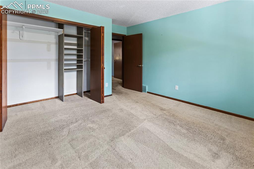 Image 31 of 34: Main Level Bed 3