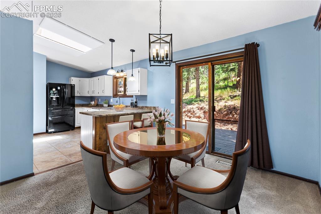 Image 6 of 34: Dining area - virtually stayed
