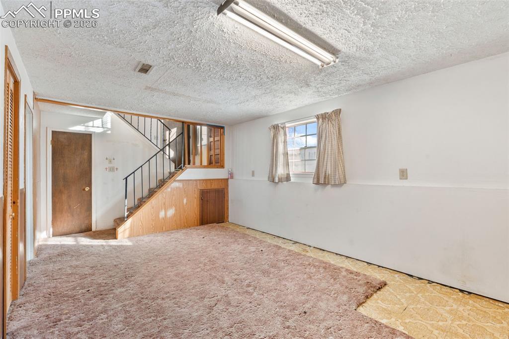 Image 23 of 41: Family Room