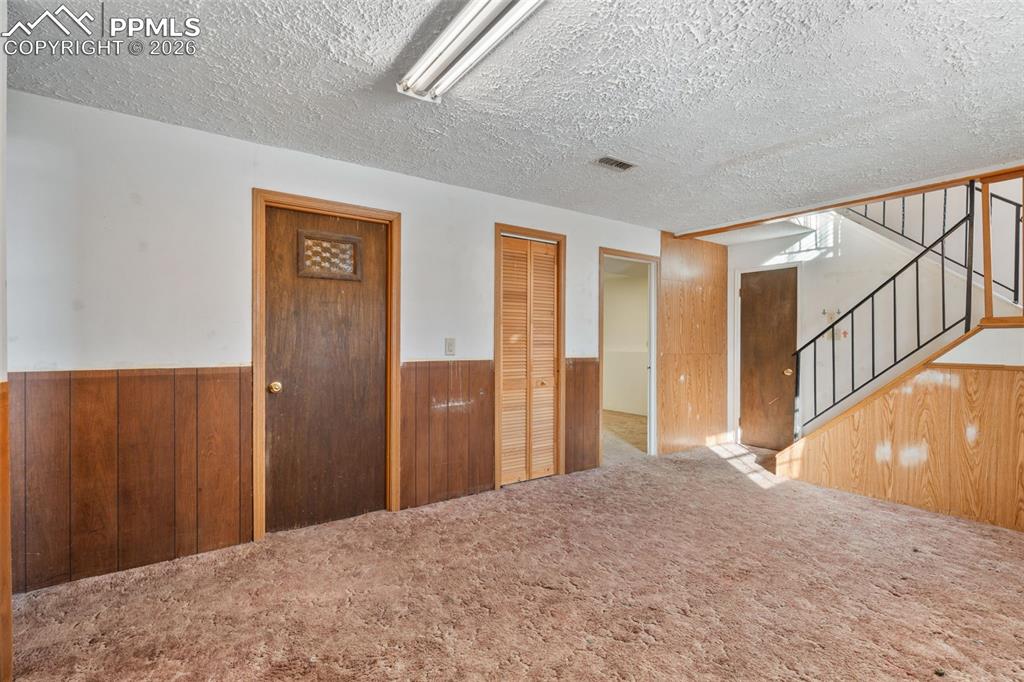 Image 24 of 41: Family Room