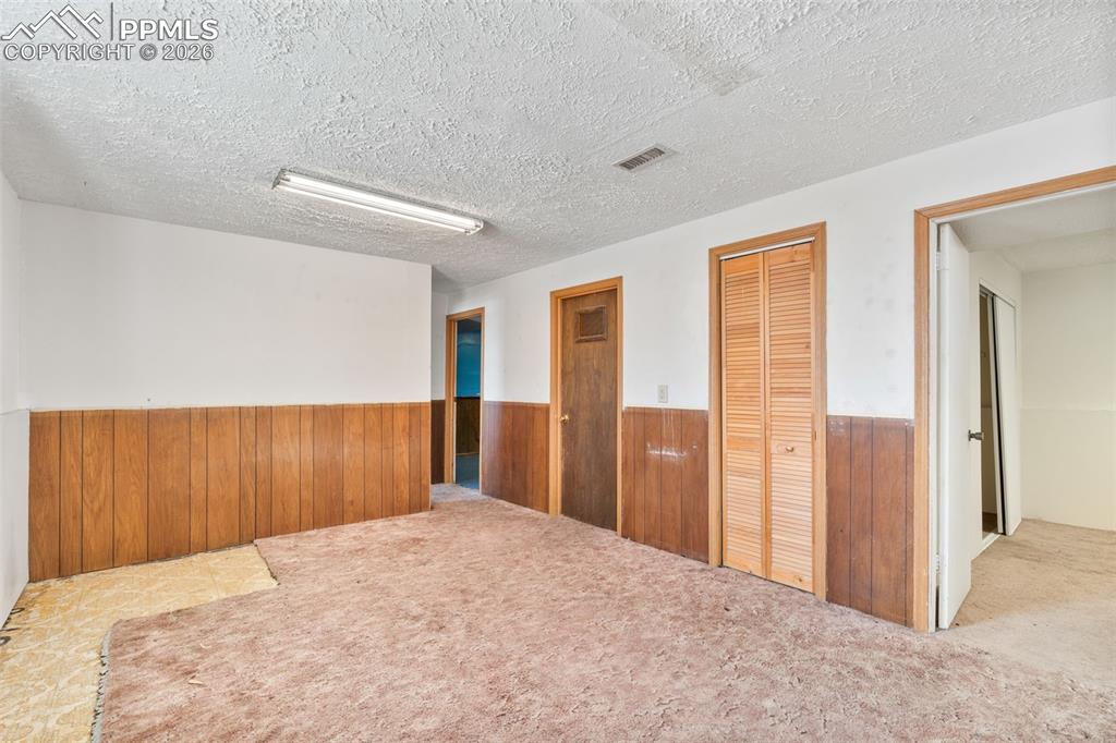 Image 25 of 41: Family Room