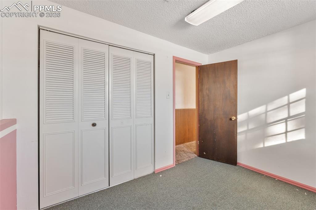 Image 31 of 41: Bedroom