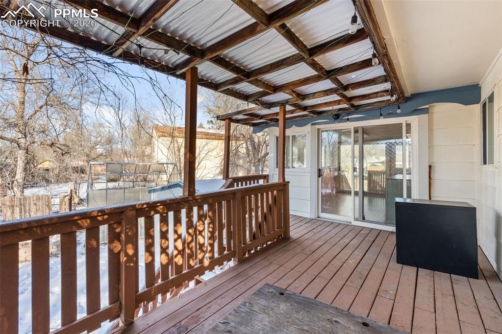 Image 32 of 41: Deck