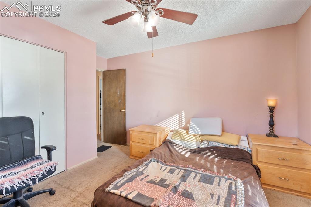 Image 4 of 41: Bedroom