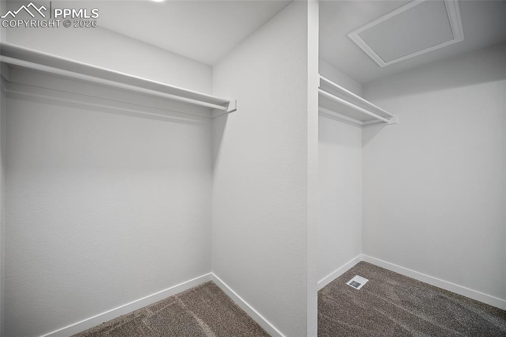 Image 26 of 43: Closet