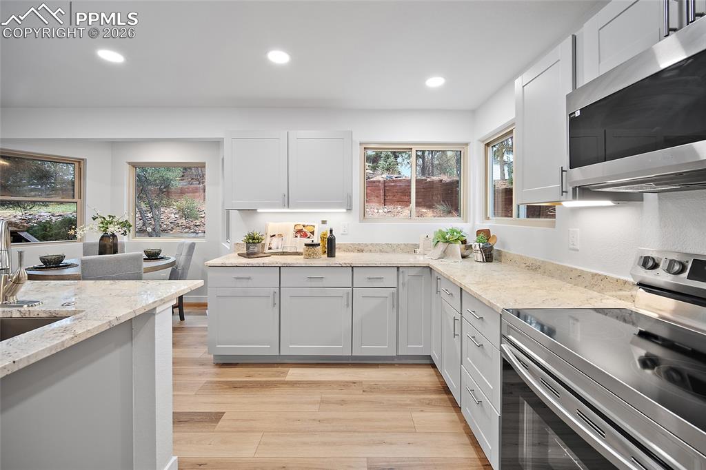 Image 8 of 43: Kitchen