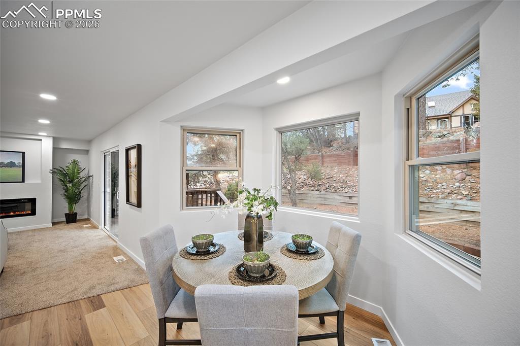 Image 9 of 43: Dining Area