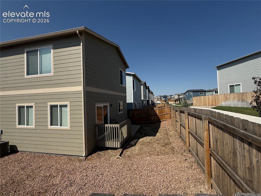 Image 8 of 13: Yard