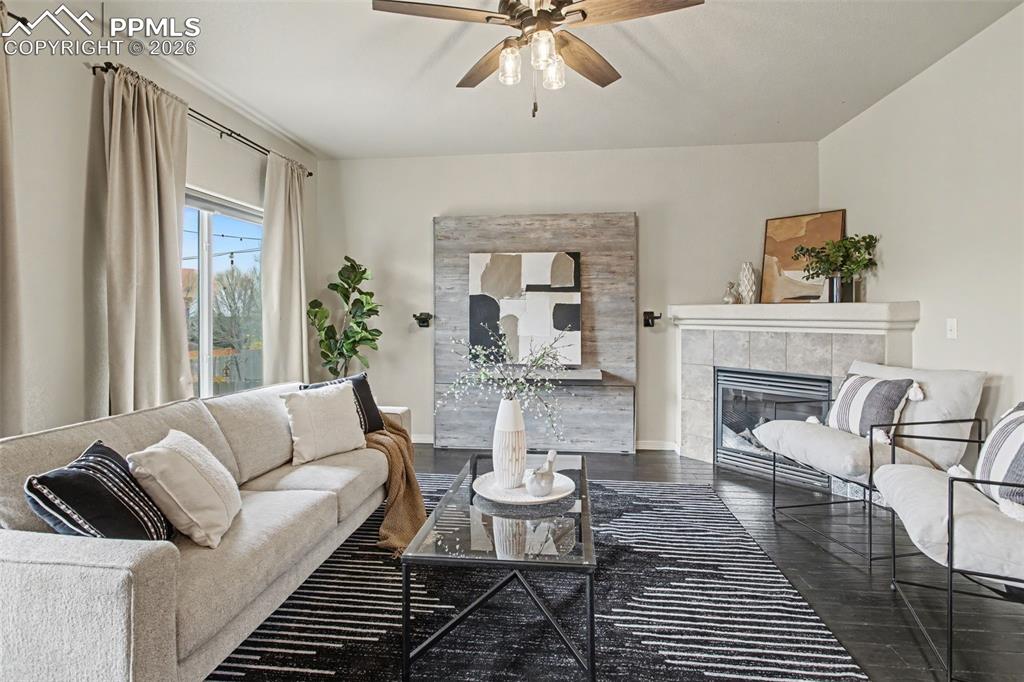 Image 11 of 47: Living Room