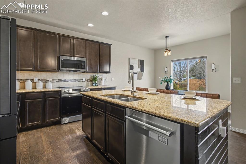 Image 13 of 47: Kitchen