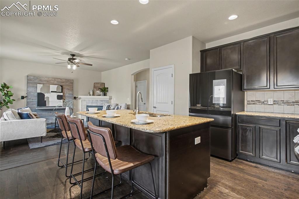 Image 16 of 47: Kitchen