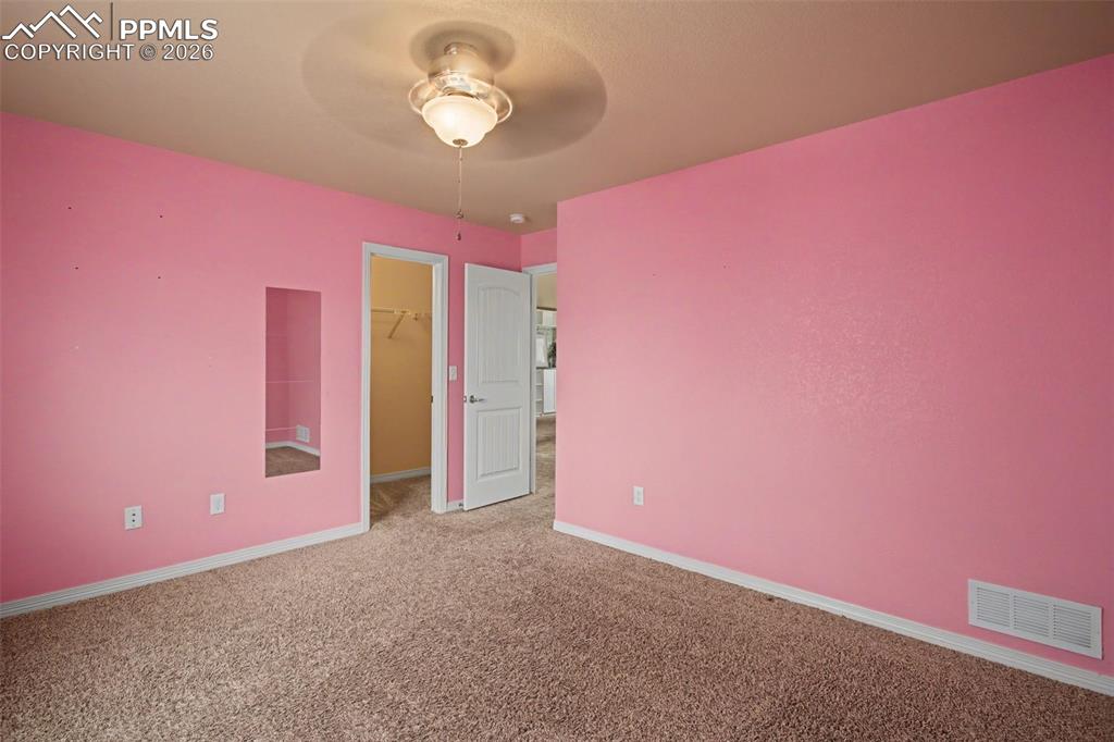 Image 27 of 47: Bedroom