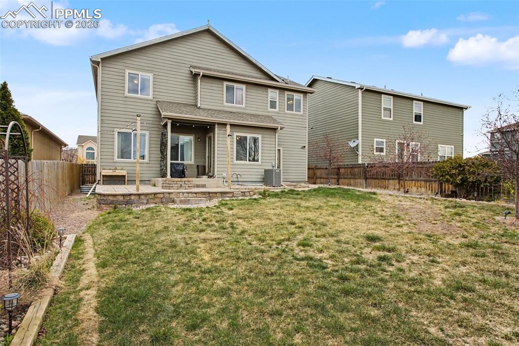 Image 40 of 47: Back of Structure